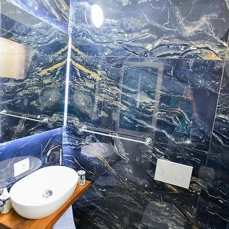 Rivaaa בית הארחה 3*