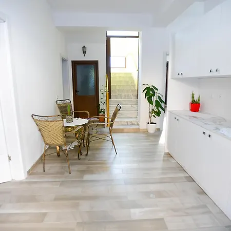 Rivaaa Guest house